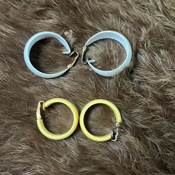 Vintage clip on earrings 🖤 - Picture 4 of 7